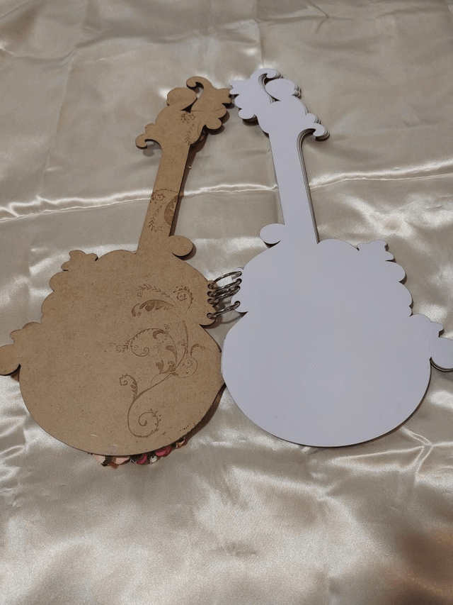 Livre d'or forme guitare