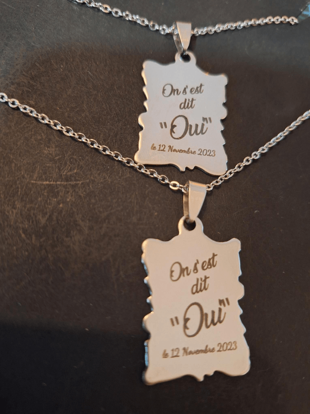 Collier pendentif parchemin argenté Personnalisé