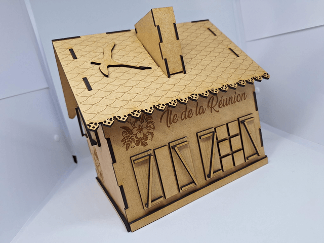 Tirelire bois forme maison créole personnalisé