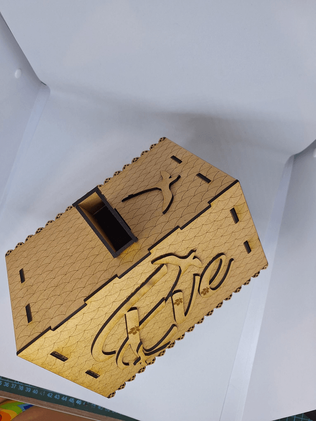 Tirelire bois forme maison créole personnalisé