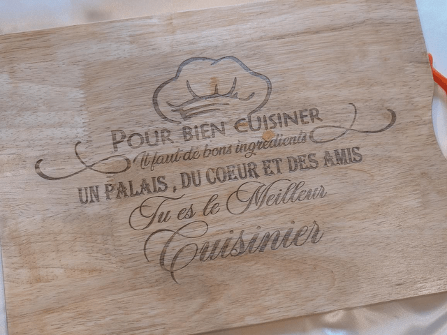 Planche à découpé bois de bambou personnalisé 