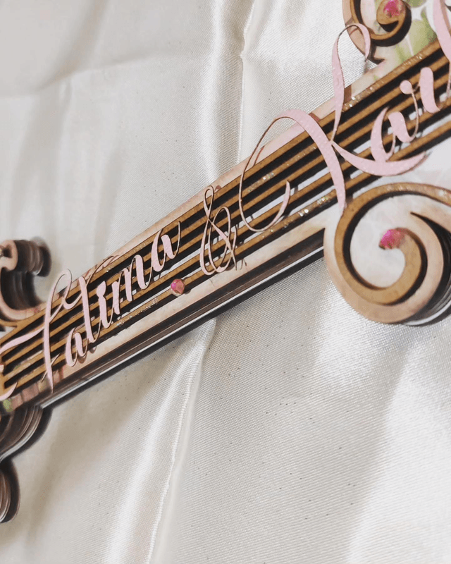Livre d'or forme guitare