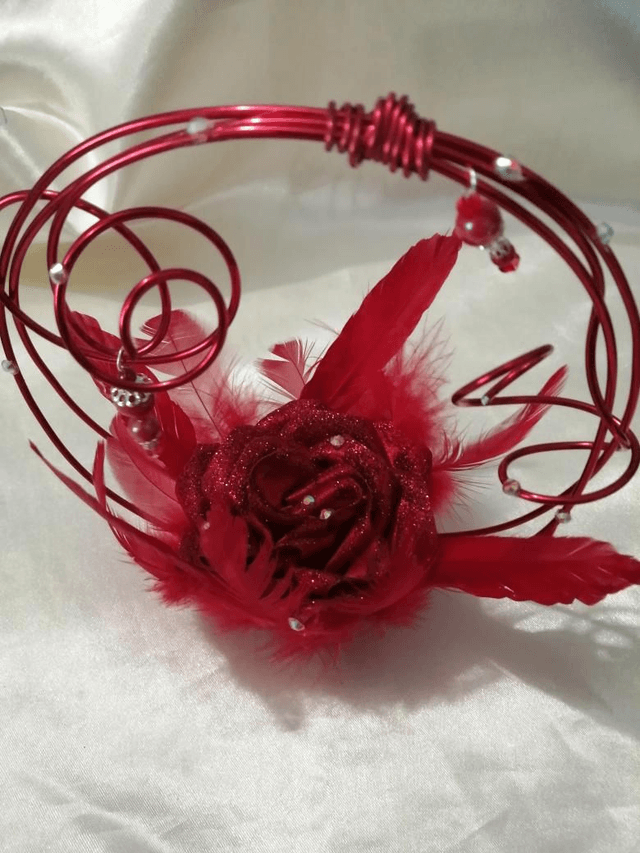 Porte alliances fil alu et rose en satin