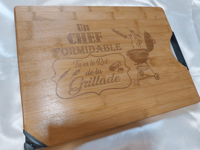 Planche à découpé bois de bambou personnalisé 
