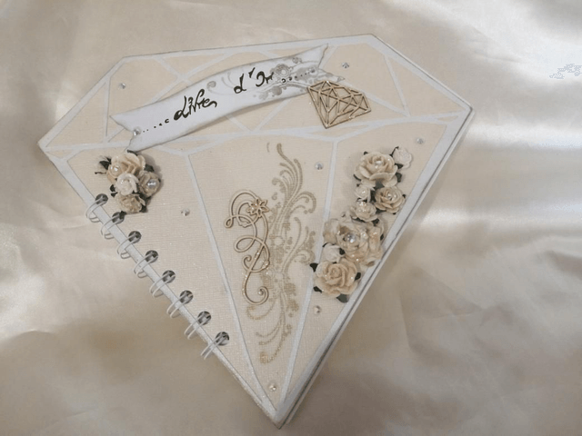 Livre d'or forme diamant personnalisé