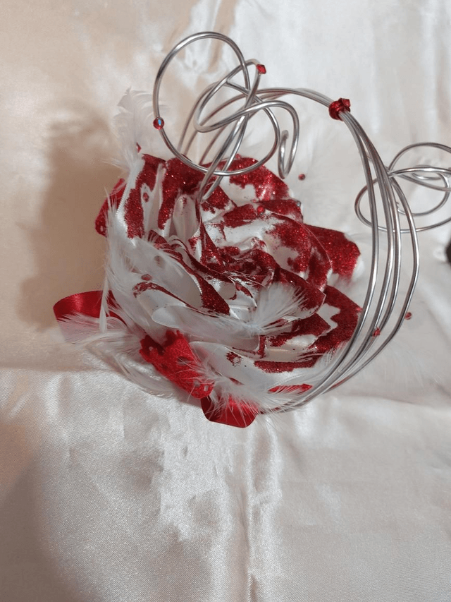 Porte alliances fil alu et rose en satin