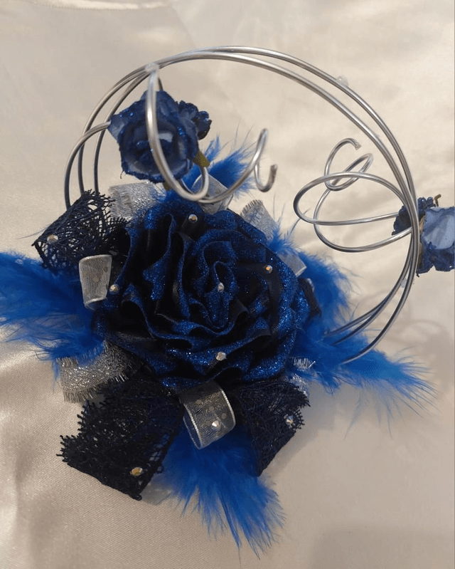 Porte alliances fil alu et rose en satin